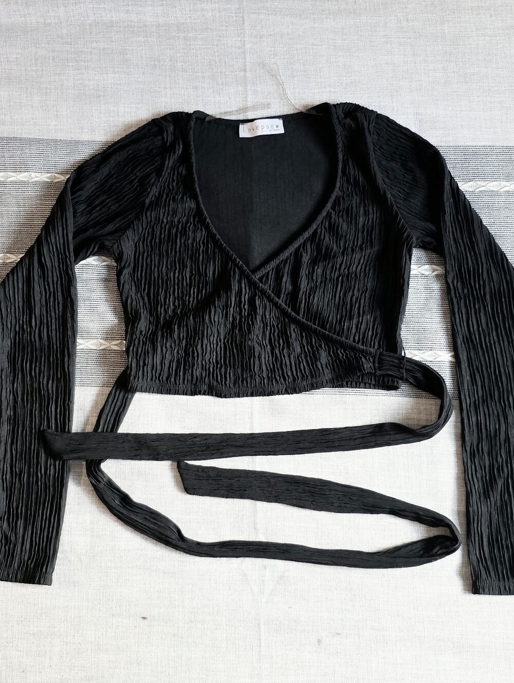 Black V NevkCrinkle Wrap Crop Top - Long Sleeve Small